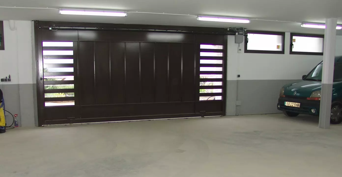 puerta garaje corredera Puertas correderas garaje Coruña